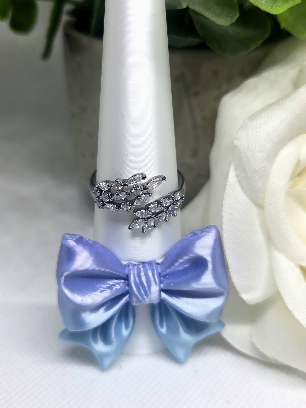 BP Crystal Leaf Open Ring On Hematite Plating